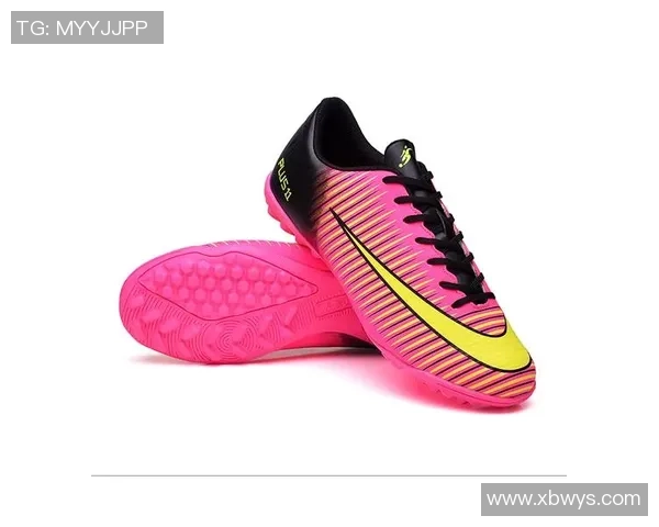 球星穿粉色足球鞋引发热议时尚与竞技双重关注